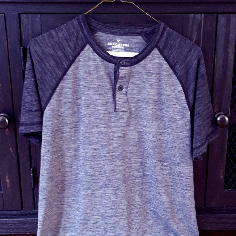 Men's American Eagle Short Sleeve Blue Henley NWOT